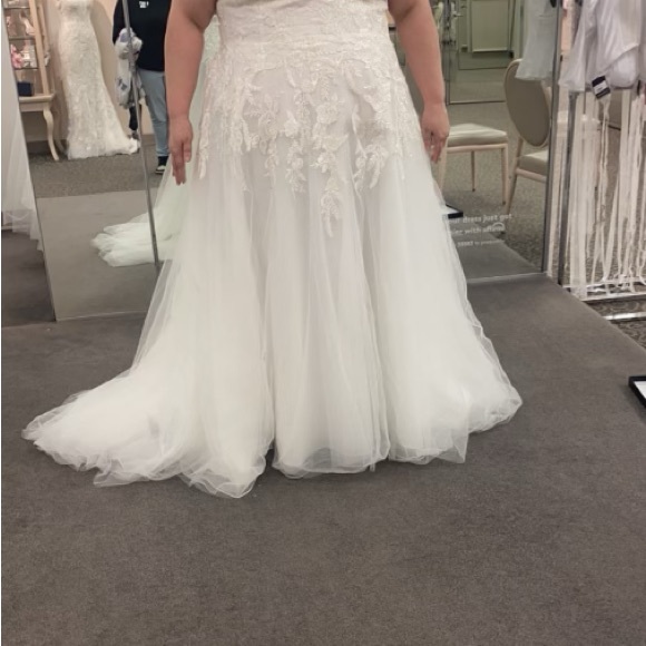 David's Bridal Dresses & Skirts - David's Bridal White Lace Wedding Dress